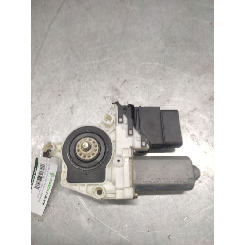 Recambio de motor elevalunas trasero derecho para volkswagen golf iv berlina (1j1) 1.4 16v referencia OEM IAM 9776101438202  