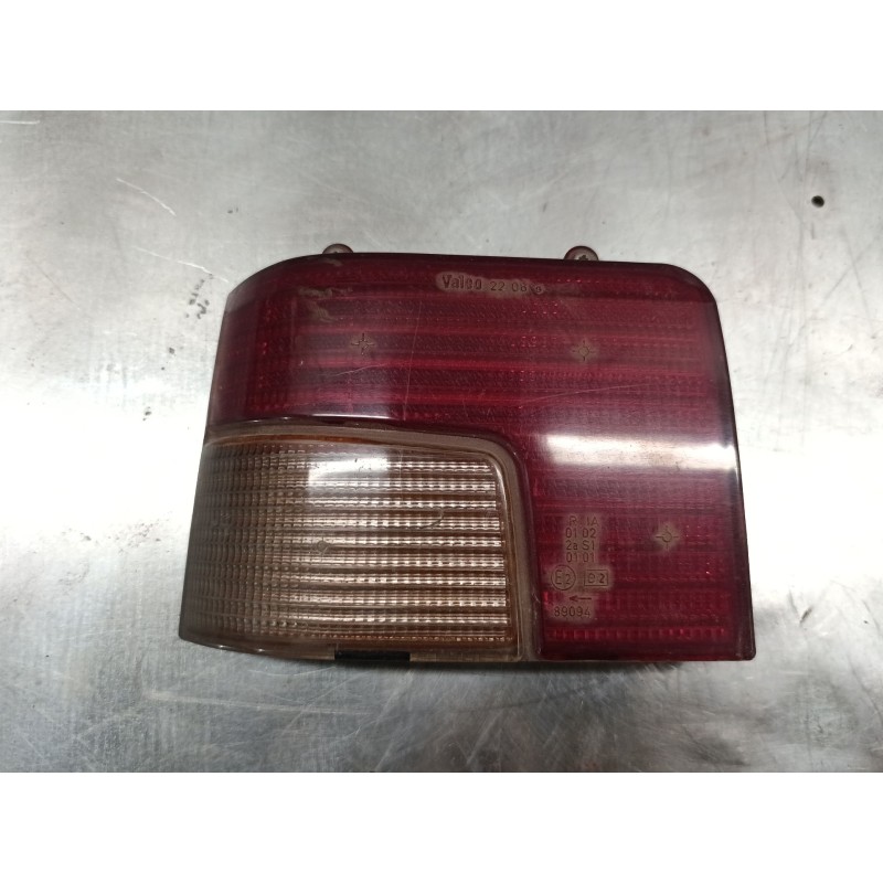 Recambio de piloto trasero izquierdo para peugeot 205 berlina 1.4 generation referencia OEM IAM  TULIPA IZQUIERDA 