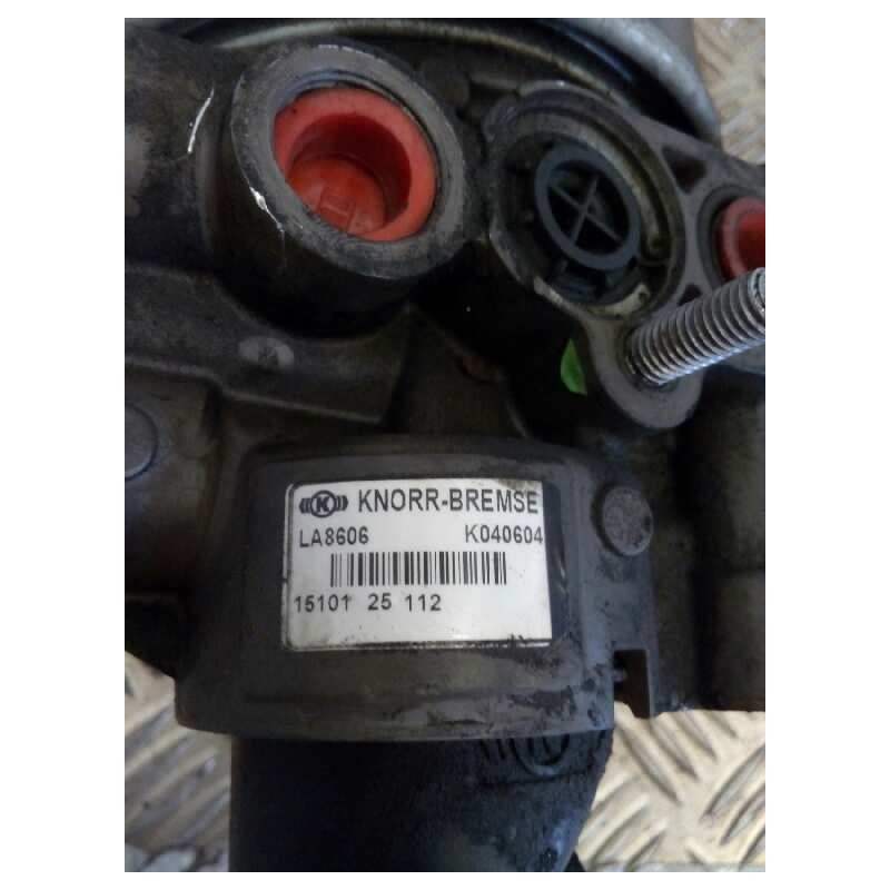 Recambio de valvula aire para iveco stralis (as) fsa t / fp lt 4x2 gran espacio referencia OEM IAM LA8606 K040604 VALVULA SECADO - Blanco 2