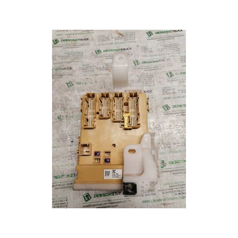 Recambio de caja reles / fusibles para toyota auris live referencia OEM IAM 8922102331 50119221 63583367 - Blanco 4
