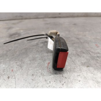 Recambio de enganche de cinturon trasero derecho para volkswagen passat berlina (3b2) comfortline referencia OEM IAM 3B0857740  