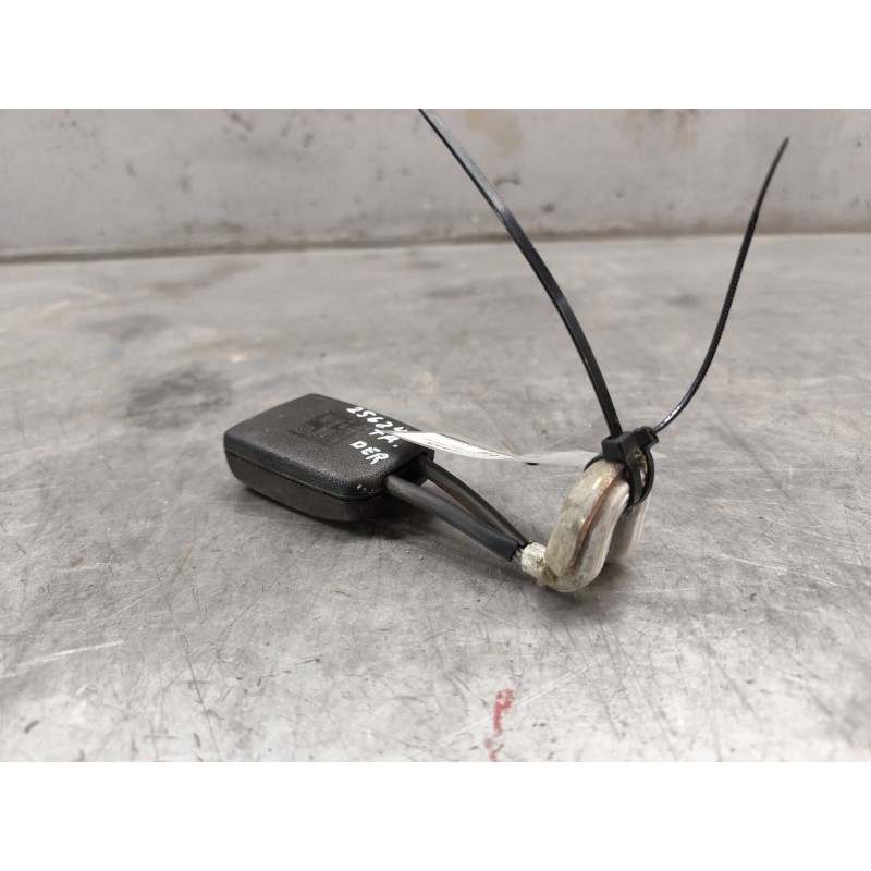 Recambio de enganche de cinturon trasero derecho para volkswagen passat berlina (3b2) comfortline referencia OEM IAM 3B0857740 3