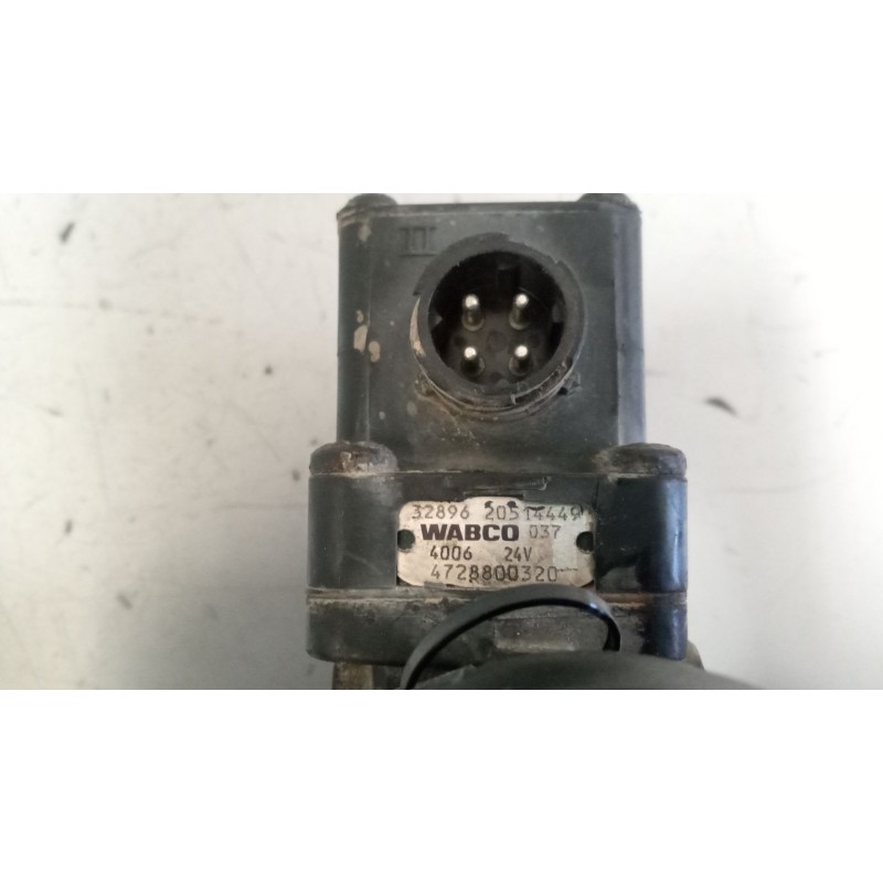 Recambio de valvula aire para volvo fh 440 12.8 diesel referencia OEM IAM 20514449  4728800320 - Blanco 2