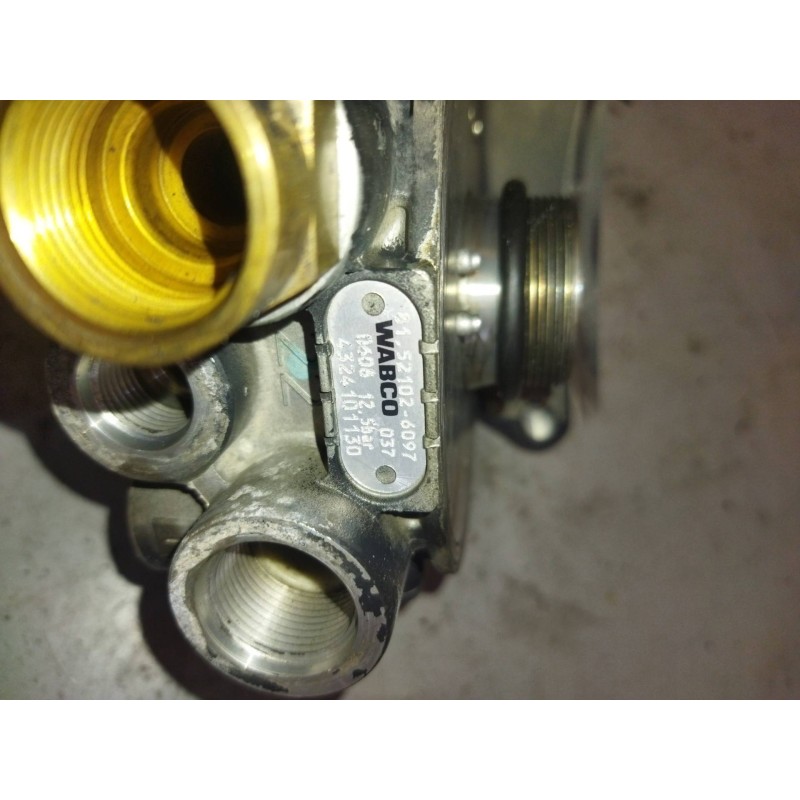 Recambio de valvula aire para man tg - l 12 referencia OEM IAM 81521026097 4324101130 VALVULA SECADORA - Amarillo 2