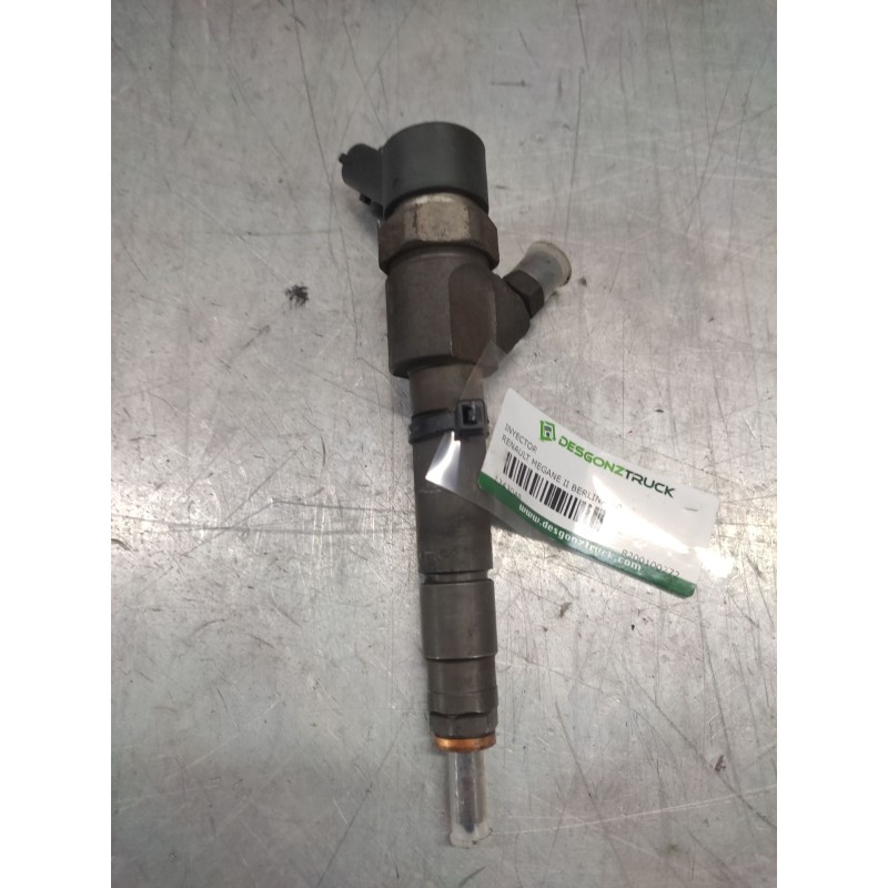 Recambio de inyector para renault megane ii berlina 5p 1.9 dci diesel referencia OEM IAM 8200100272  2 PINS