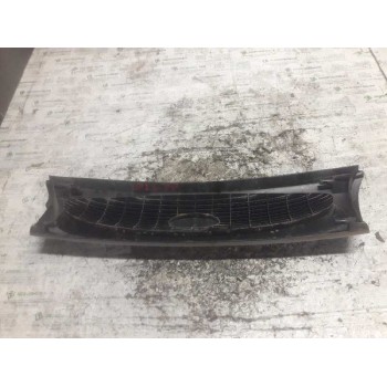 Recambio de rejilla delantera central para ford fiesta berlina básico referencia OEM IAM 96FB8200AGW  