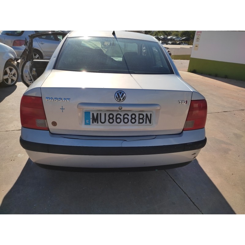 VOLKSWAGEN PASSAT BERLINA (3B2)
