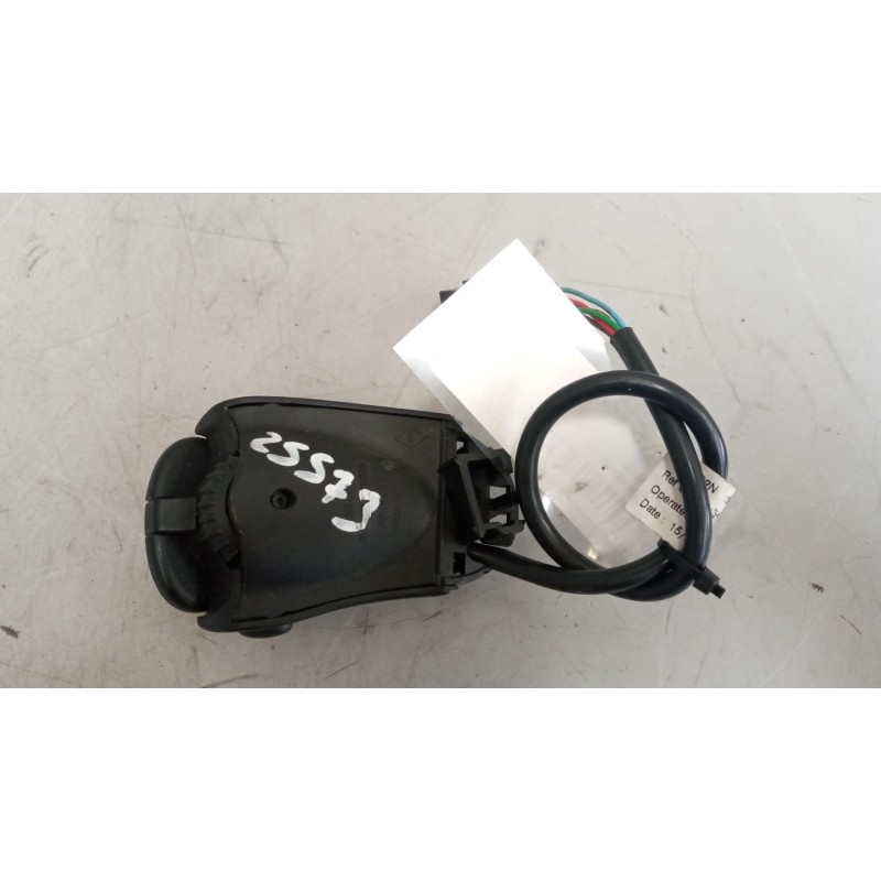 Recambio de mando radio para renault magnum ab diesel referencia OEM IAM 7421014639 - Blanco 3