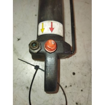 Recambio de brazo elevacion cabina para renault magnum ab diesel referencia OEM IAM 5010629264  