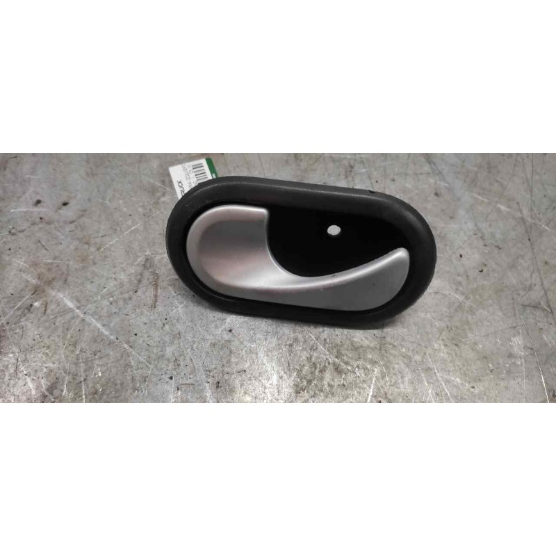 Recambio de maneta interior trasera izquierda para dacia duster ambiance 4x2 referencia OEM IAM 8200733848  
