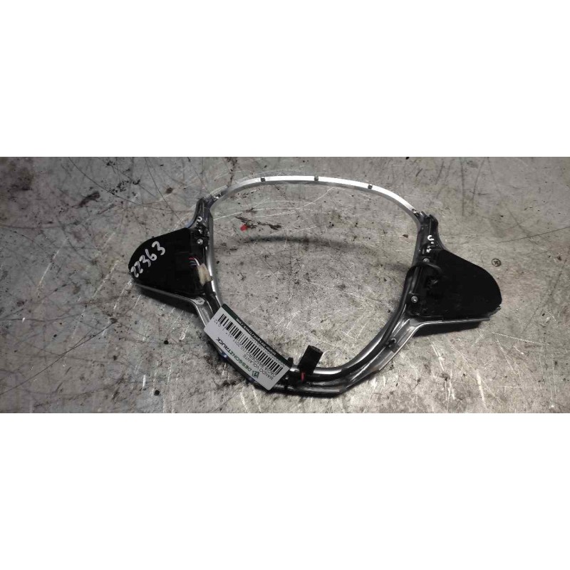Recambio de mando volante para dacia sandero referencia OEM IAM - Blanco 2