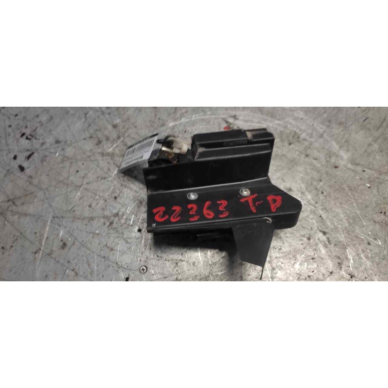 Recambio de cerradura puerta trasera derecha para dacia sandero referencia OEM IAM - Blanco 2