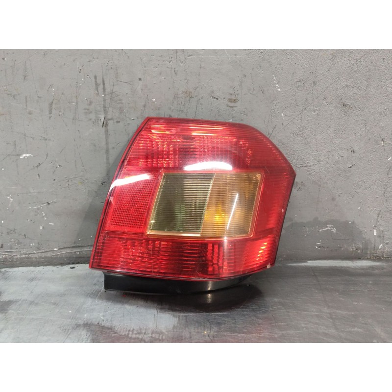 Recambio de piloto trasero izquierdo para toyota corolla (_e12_) 2.0 d-4d (cde120r_, cde120l_) referencia OEM IAM - Negro