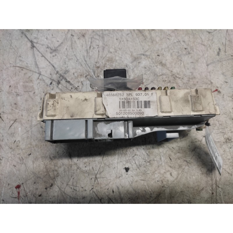 Recambio de caja reles / fusibles para alfa romeo 147 (190) 1.9 jtd cat referencia OEM IAM 46558758 46558752 2