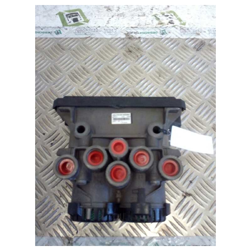 Recambio de valvula aire para renault premium route 2006 fas 4x2 larga distancia referencia OEM IAM 21122035 K020022 VALVULA EBS - Blanco