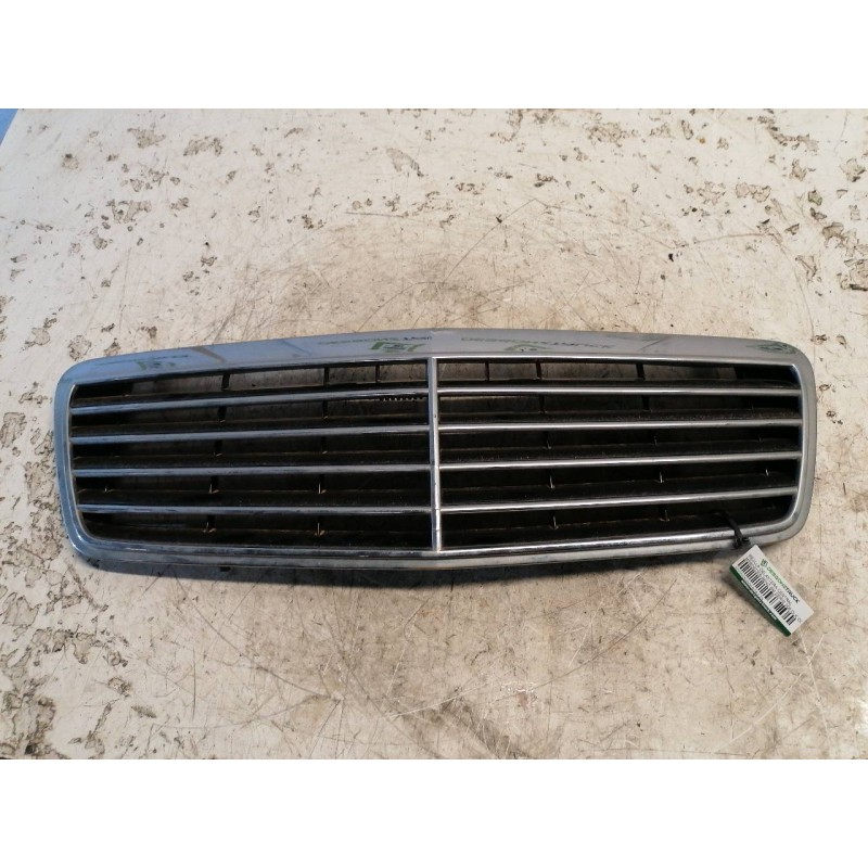 Recambio de rejilla delantera central para mercedes-benz clase clk (w208) coupe referencia OEM IAM   