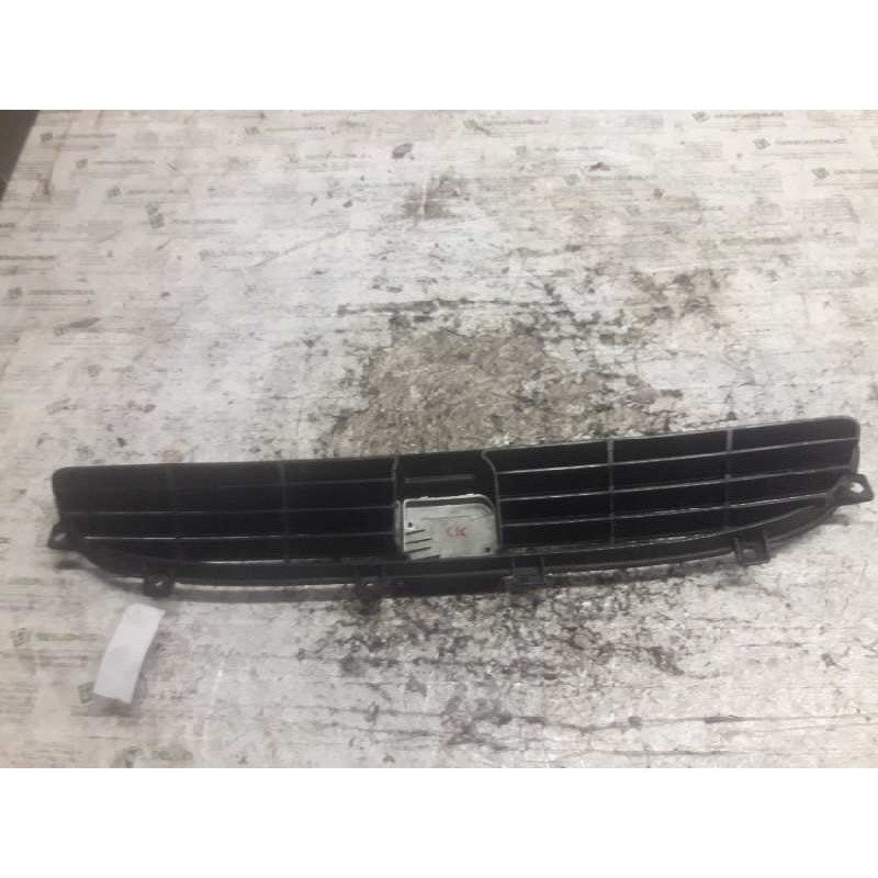 Recambio de rejilla delantera central para seat ibiza (6k) básico referencia OEM IAM - Amarillo 2
