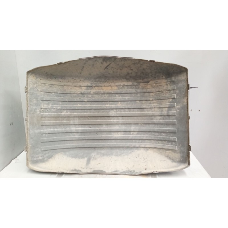 Recambio de tapa guardabarros trasero para mercedes-benz atego 4 cyl. 4x2 2005 referencia OEM IAM A9705220602  