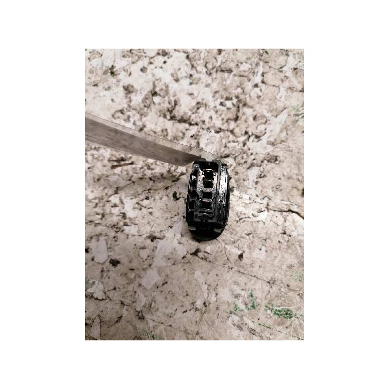 Recambio de boton antivaho para dacia duster ambiance 4x2 referencia OEM IAM   4 PINS - Gris 2