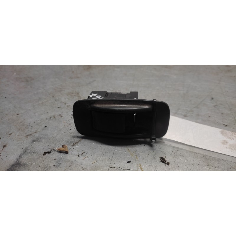 Recambio de mando elevalunas trasero izquierdo para toyota corolla verso (r1) 2,2 d-4d sport referencia OEM IAM - Negro