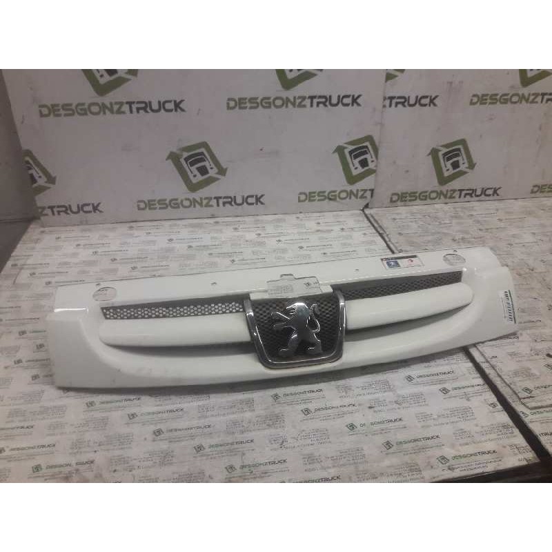 Recambio de rejilla delantera central para peugeot partner (s2) combi plus referencia OEM IAM - Blanco 2