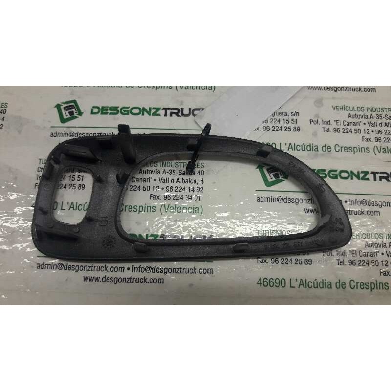 Recambio de guarnecidos varios para peugeot 307 berlina (s2) xt referencia OEM IAM 9634774677 MANETA INT. TRA. DCHA. 2
