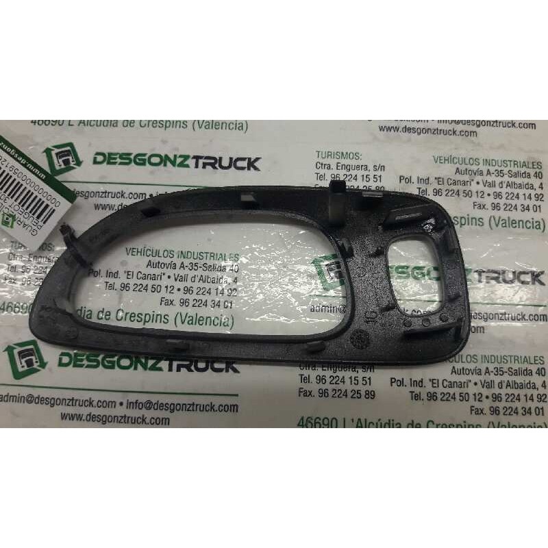 Recambio de guarnecidos varios para peugeot 307 berlina (s2) xt referencia OEM IAM 9634774777 MANETA INT. TRA. IZQ. 2