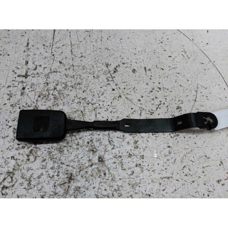 Recambio de enganche de cinturon delantero izquierdo para volkswagen polo berlina (6n2) trendline referencia OEM IAM  DELANTERO 