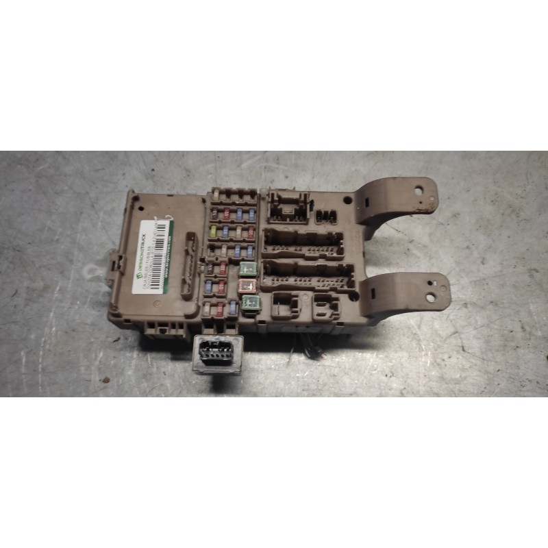 Recambio de caja reles / fusibles para toyota corolla (e12) 1.4 d-4d luna compact referencia OEM IAM - Rojo