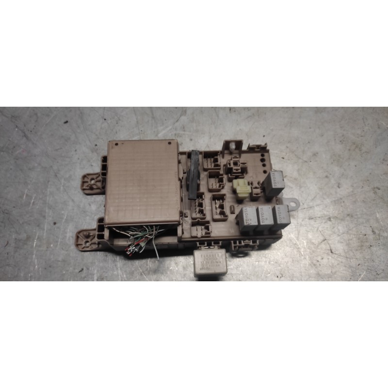 Recambio de caja reles / fusibles para toyota corolla (e12) 1.4 d-4d luna compact referencia OEM IAM - Rojo 2
