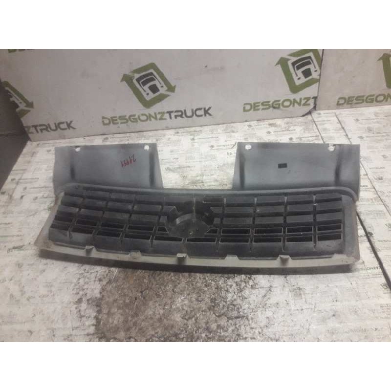Recambio de rejilla delantera central para fiat doblo active referencia OEM IAM - Blanco 2