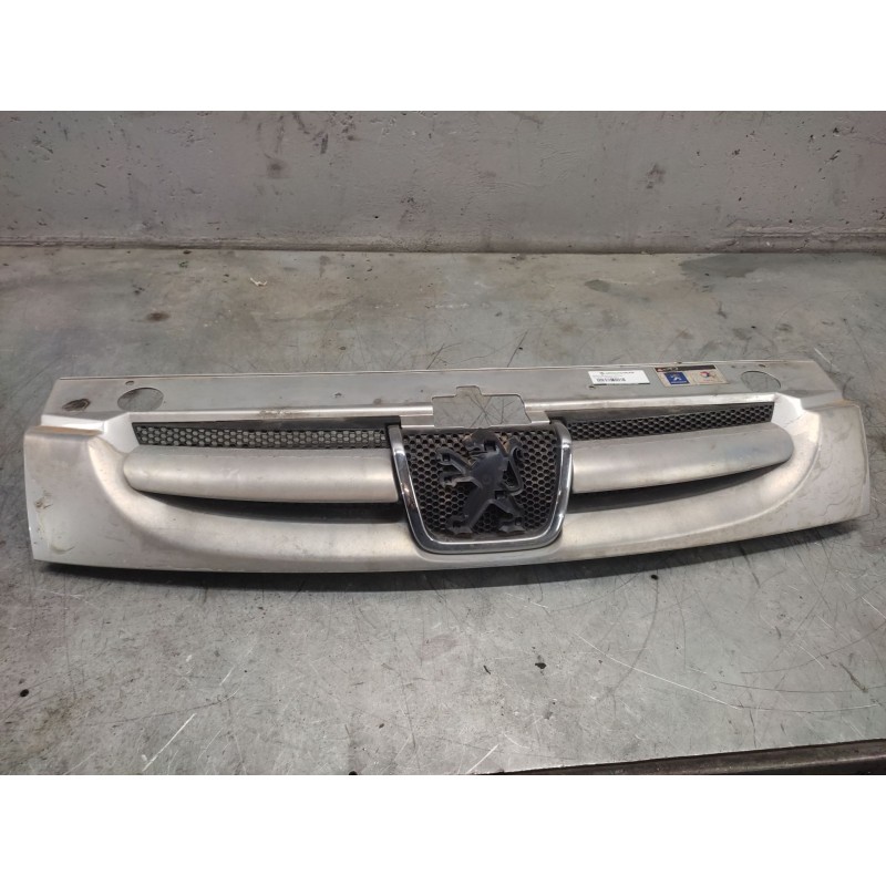 Recambio de rejilla delantera central para peugeot partner (s2) rancho plus referencia OEM IAM   