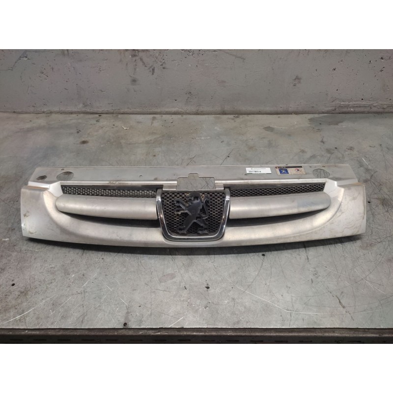 Recambio de rejilla delantera central para peugeot partner (s2) rancho plus referencia OEM IAM - Gris 3