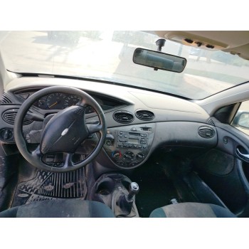 ford focus berlina (cak) del año 2000