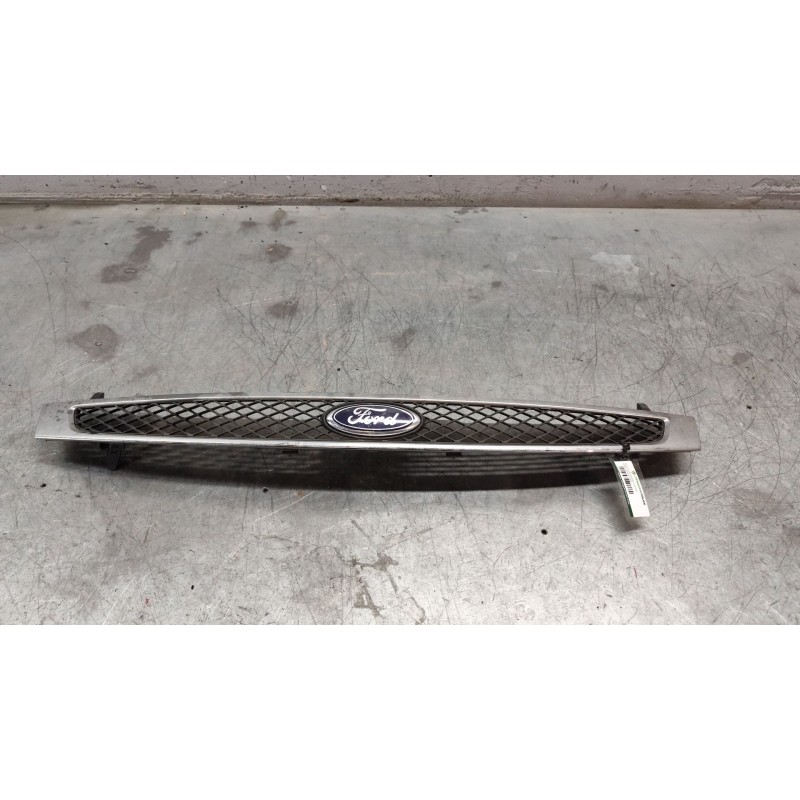 Recambio de rejilla delantera central para ford fiesta (cbk) ambiente referencia OEM IAM   