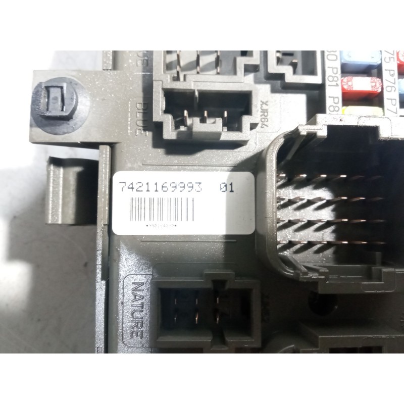 Recambio de caja reles / fusibles para volvo fl 280 7.2 diesel referencia OEM IAM 7421169993 - Blanco 2