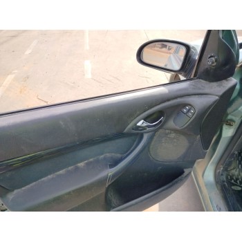 ford focus berlina (cak) del año 2000