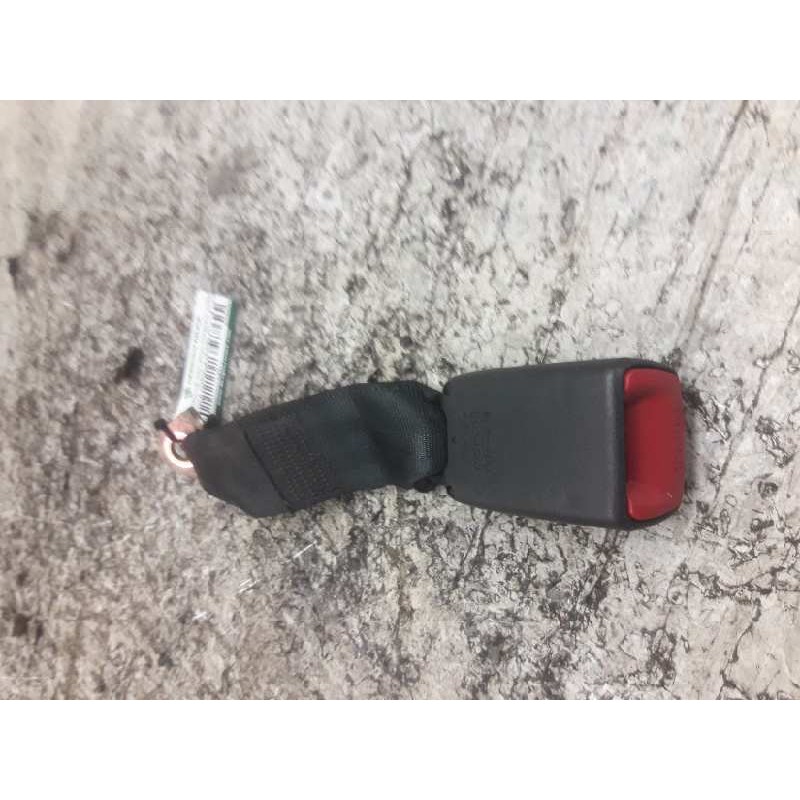 Recambio de enganche de cinturon trasero derecho para toyota corolla verso (r1) 1.8 luna referencia OEM IAM E034501 2ª FILA 2