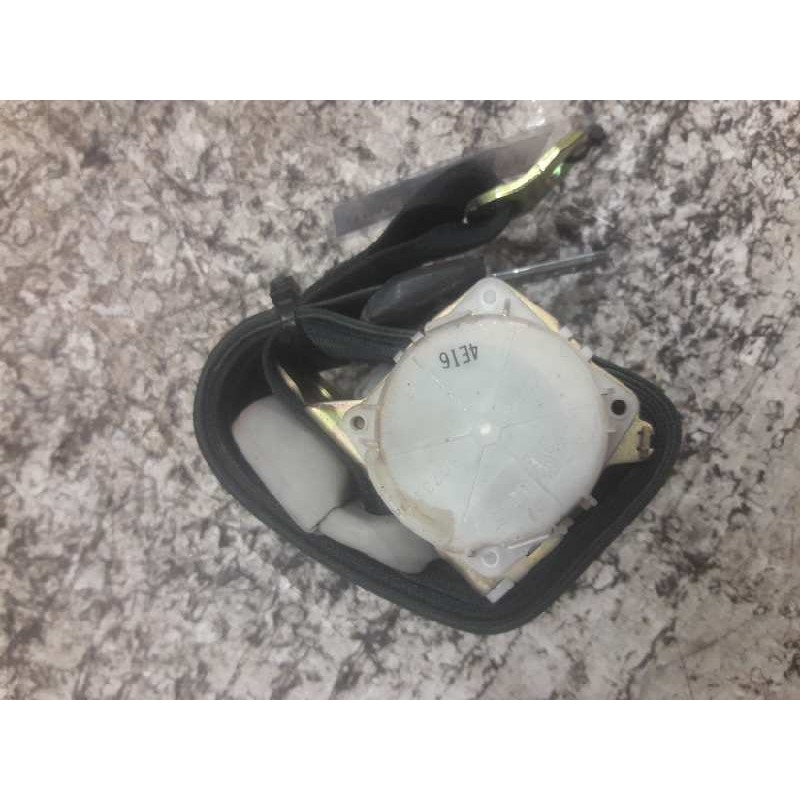 Recambio de cinturon seguridad trasero izquierdo para toyota corolla verso (r1) 1.8 luna referencia OEM IAM H073811 2ª FILA 2