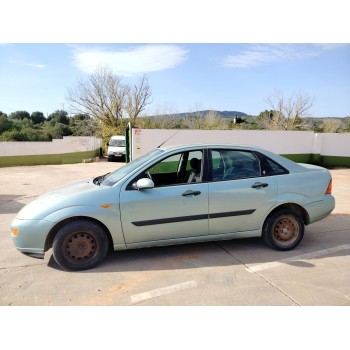 ford focus berlina (cak) del año 2000