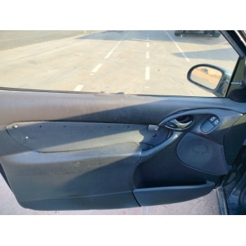 ford focus berlina (cak) del año 2001