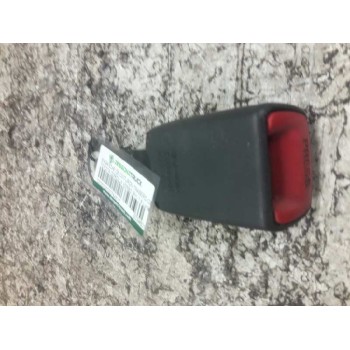 Recambio de enganche de cinturon trasero central para toyota corolla verso (r1) 1.8 luna referencia OEM IAM E034601  