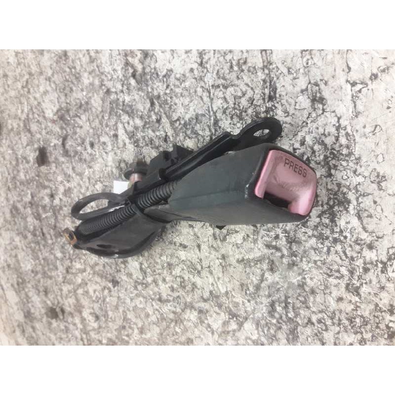 Recambio de enganche de cinturon delantero derecho para toyota corolla verso (r1) 1.8 luna referencia OEM IAM E034501 2
