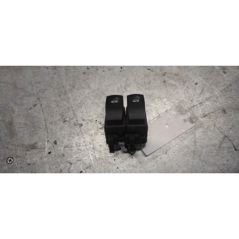 Recambio de mando elevalunas delantero izquierdo para toyota corolla (e12) 1.4 d-4d luna compact referencia OEM IAM - Rojo