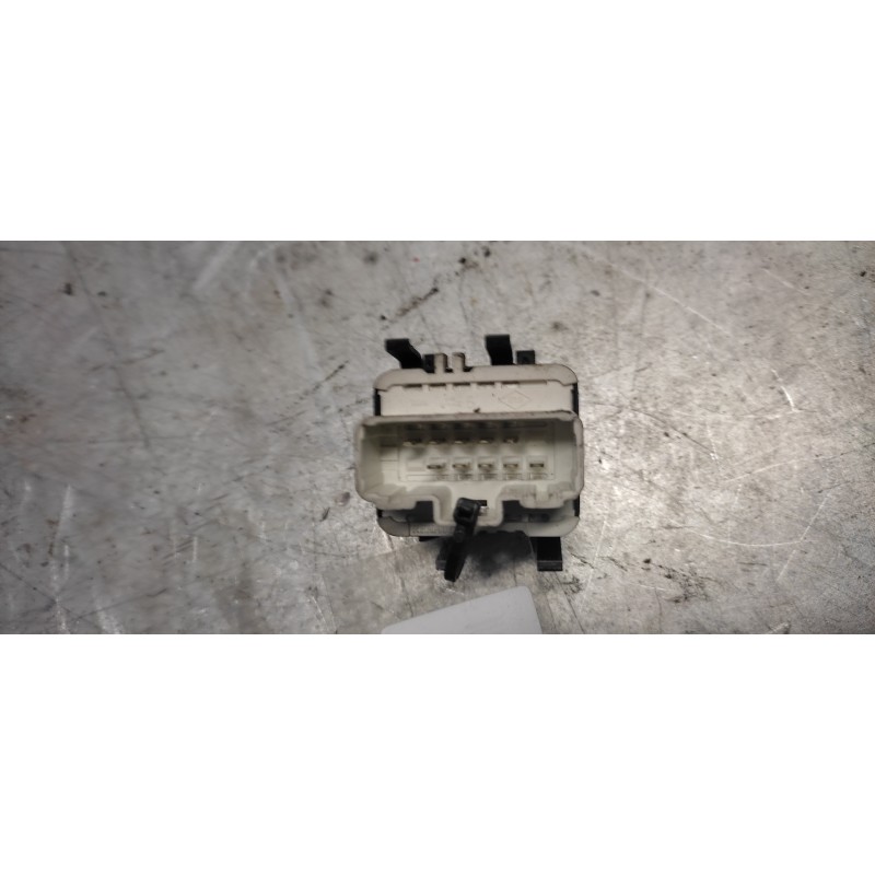 Recambio de mando elevalunas delantero izquierdo para toyota corolla (e12) 1.4 d-4d luna compact referencia OEM IAM - Rojo 2