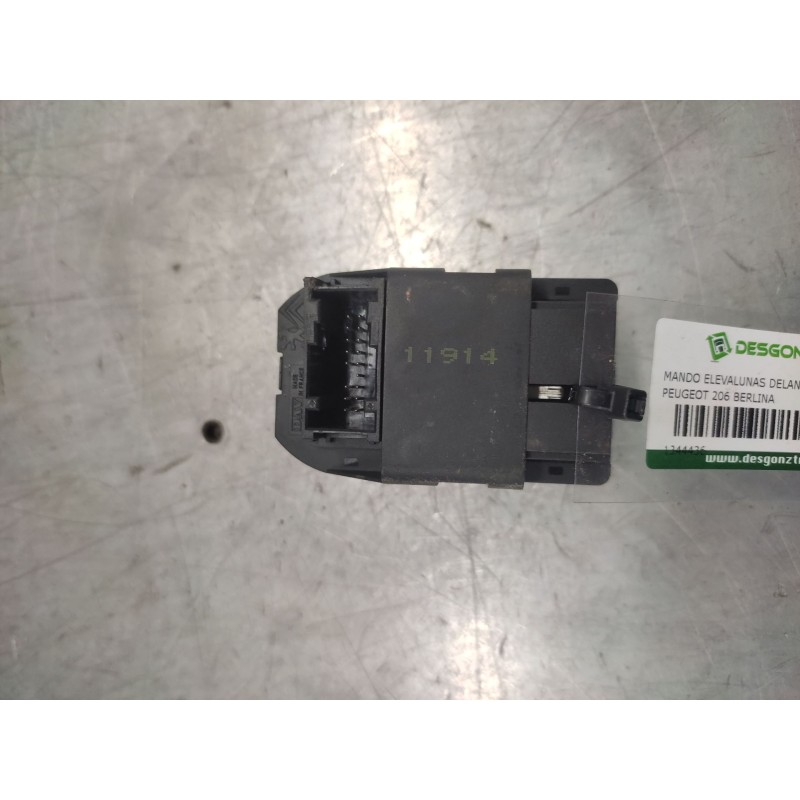 Recambio de mando elevalunas delantero izquierdo para peugeot 206 berlina xt referencia OEM IAM 2