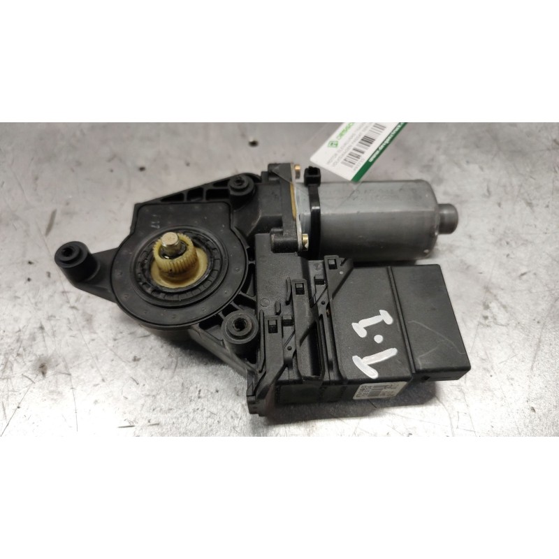 Recambio de motor elevalunas trasero izquierdo para volkswagen passat berlina (3b2) comfortline referencia OEM IAM 0130821697  